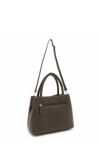 Borsa a mano in pelle marrone con finitura strutturata, doppie maniglie e tracolla removibile a bandoliera. Presenta una tasca frontale con cerniera e dettagli in oro.