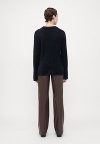 ONLY Tall ONLPETRA LOOSE O NECK - Svetr - black