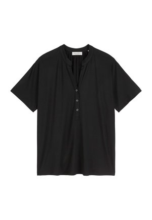 Czarna koszulka krótki rękaw z miękkiej tkaniny o luźnym kroju, z golfa bez kołnierzyka i trzema guzikami przy zapięciu.