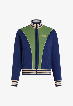 Marineblauw en groen jack met ritssluiting, een hoge kraag, contrasterende strepen bij de kraag en zoom, voorzien van zijzakken en een geborduurd logodetail.