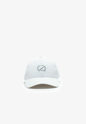 Cappellino da baseball bianco con visiera curva e logo argentato "No Name" al centro frontale su sfondo bianco.