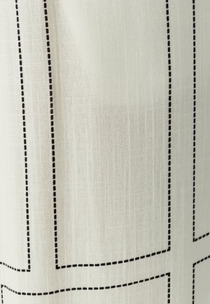 Beżowy materiał z wzorem siatki, obrysowany cienkim czarnym przeszyciem. Tekstura jest tkana, co tworzy delikatny, miękki wygląd.