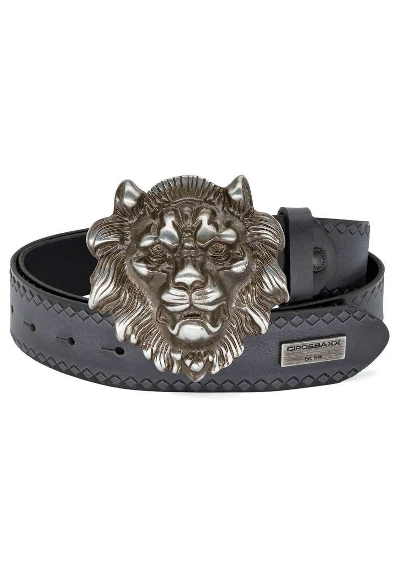Ceinture en cuir noir ornée d'une boucle en argent représentant une tête de lion, avec des traits faciaux détaillés et un motif texturé le long des bords de la ceinture.