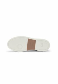 Suola di sneaker bianca con superficie liscia, accentuazione marrone nella parte centrale, incisione circolare e motivo del battistrada testurizzato per la trazione.