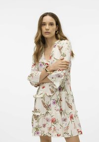 Vero Moda Vestido informal - birch