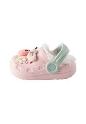 Rosa Plastikclogs mit einem flauschigen Innenfutter, dekorativen Blumen- und Bärenakzenten sowie einem mintgrünen verstellbaren Riemen.