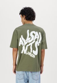 AllSaints ORLANDO CREW  - Tričko s potlačou - fleur green