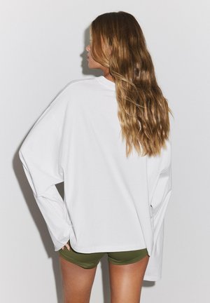 Stradivarius, BOXY LONG SLEEVE T-SHIRT - T-shirt à manches longues - white