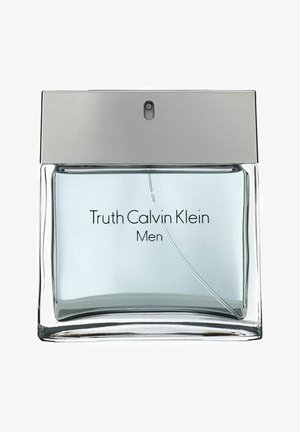Calvin Klein Truth herrparfym har en genomskinlig glasflaska med en kvadratisk design, silverfärgad metallkork och subtilt ingraverad text.