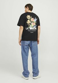 Jack & Jones JORMERCADO TEE SS CREW NECK - Trükipildiga T-särk - black