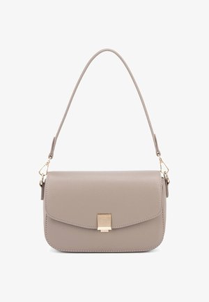 Borsa a tracolla in pelle grigia con forma strutturata, chiusura a pattina e dettagli in metallo dorato. Dotata di una sola tracolla per il trasporto.
