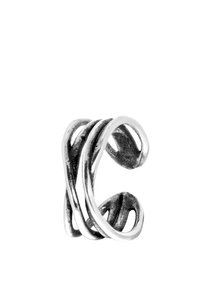 Zilveren ring met een gedraaid ontwerp en open lussen. Het getextureerde oppervlak heeft een gepolijste afwerking en reflecterende kwaliteiten.