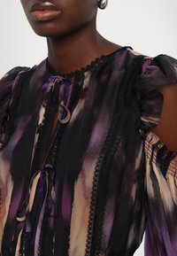 Marchesa Rosa Pidulikud riided - purple multi
