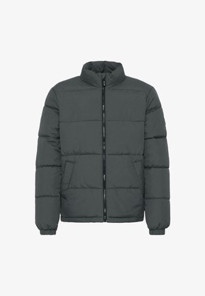 Grå pufferjakke med høy krage, frontglidelås og to sidelommer. Har en quiltet tekstur og elastiske manchetter.