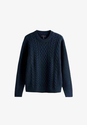 Mørkeblå kabelstrik sweater med lange ribbede ærmer og rund halsudskæring, med intrikate fletmønstre på forsiden.