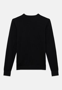 Μαύρο πουλόβερ με μακριά μανίκια, κατασκευασμένο από απαλό πλεκτό ύφασμα. Διαθέτει στρογγυλή λαιμόκοψη, ριμπ μανσέτες και τελείωμα, με μινιμαλιστικό σχεδιασμό.