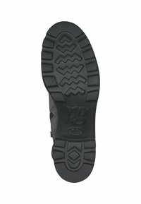 Semelle extérieure en caoutchouc noir avec un motif de bande de roulement prononcé ; présente des motifs en zigzag et géométriques. Matériaux durables pour la traction et le soutien.