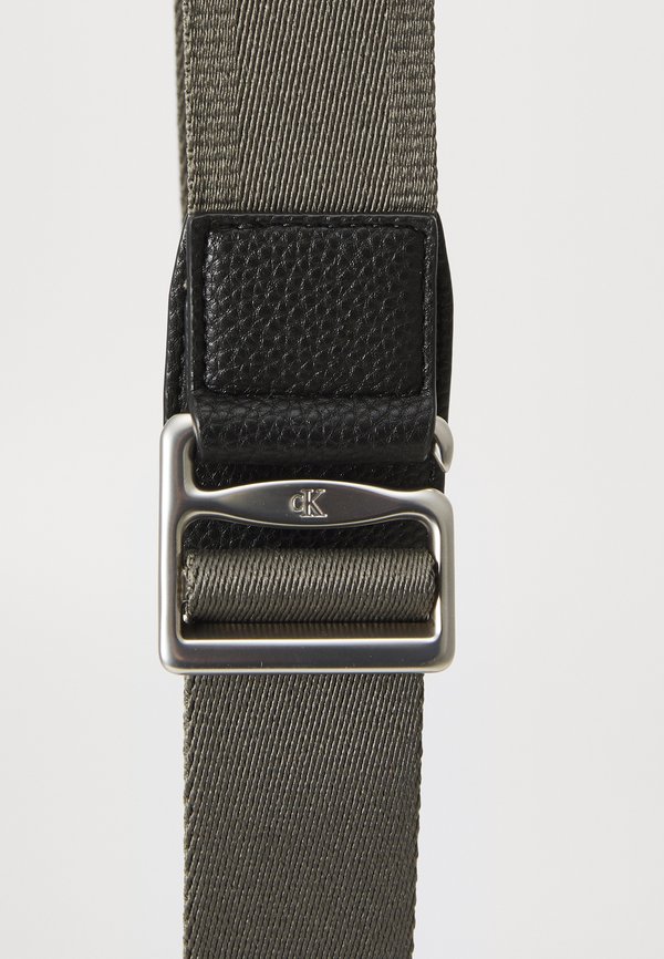 YOUNG INTERESTING CAMERA BAG - Cross body bag2