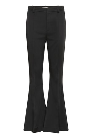 Mustat levenevät housut, jotka on valmistettu sileästä kankaasta, joissa on istuva vyötärö, hillityt taitokset ja leveä lahje polvesta helmalle.