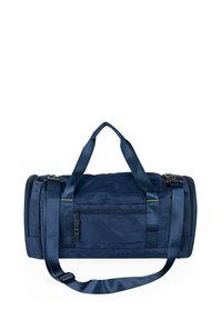 Bolsa de deporte azul marino hecha de tela resistente. Cuenta con asas dobles, una correa de hombro desmontable y un bolsillo exterior con cremallera.