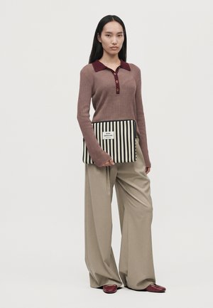 Mads Nørgaard, COMPUTER SLEEVE SMALL UNISEX - Чанта за лаптоп - black/white