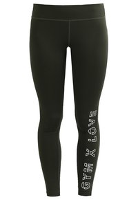 Leggings sportivi verde scuro con una texture liscia, caratterizzati da testo stampato bianco "GYM X LOVE" lungo la gamba sinistra e una vita alta.