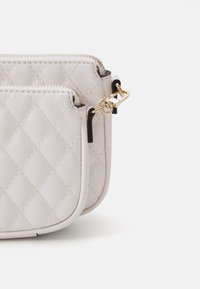 Guess YARMILLA  - Borsa a tracolla - white