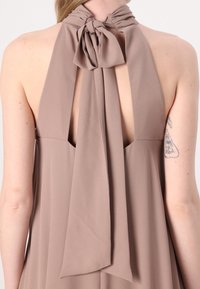 Malina SABRINA HALTERNECK RUFFLED - Îmbrăcăminte de ocazie - taupe