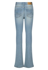 Helle blaue Schlagjeans aus Denim, mit einem mittelhohen Bund, zwei Gesäßtaschen und einem braunen Leder-Label-Patch am Bund.