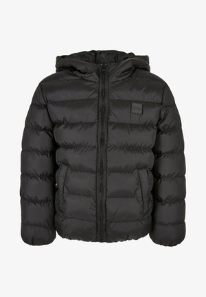 Czarna pikowana kurtka z kapturem, zapinana na zamek z przodu, z bocznymi kieszeniami, noszona przez osobę w szarych spodniach na białym tle.