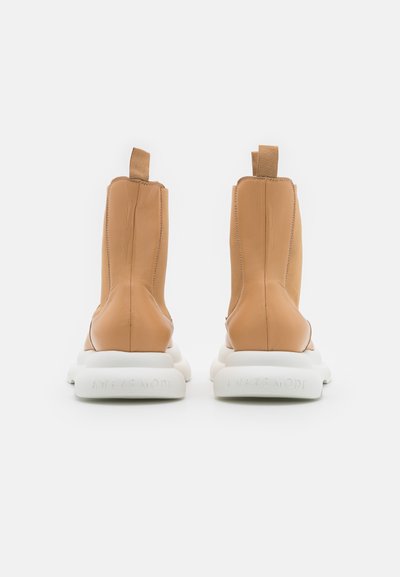 A.W.A.K.E. MODE CASUAL ARIANA BOOT - Μποτάκια πλατφόρμα - beige/white