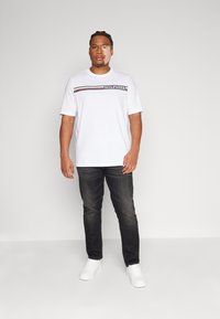 Theotis Cropped Short Sleeve Shirt W Chest Print Shirt Male 1 main image 0