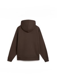 Sudadera marrón de tela suave, con una gran capucha, mangas largas y un dobladillo acanalado. La parte trasera es lisa sin ningún detalle visible.