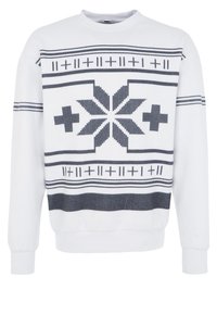 Bílý svetr s geometrickým šedým pleteným vzorem, který obsahuje centrální motiv vločky a vodorovné pruhy na lemu a manžetách.