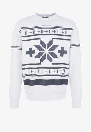 Weißer Pullover mit einem geometrischen grauen Strickmuster, das ein zentrales Schneeflockendesign und horizontale Streifen am Saum und an den Bündchen zeigt.