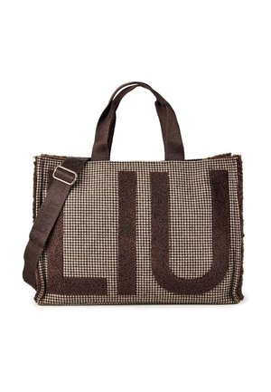 Sac fourre-tout rectangulaire en tissu pied-de-poule marron et beige avec poignées marron foncé, bandoulière et grandes lettres texturées "LIU" à l'avant.