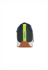 Navyfarbene Sportschuh mit strukturiertem Finish, limonengrünen Akzenten und Gummisohle. Verfügt über eine Ziehschlaufe und ein kontrastierendes gepunktetes Muster auf dem Obermaterial.