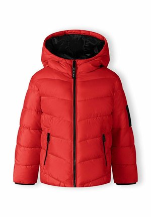 Rood gewatteerd winterjack voor kinderen met capuchon, zwarte voering, ritssluiting aan de voorkant en met ritssluiting afsluitbare zijzakken.