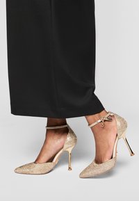 Steve Madden SPARX złoty