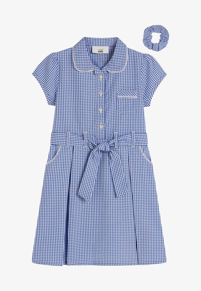 Blaue und weiße Karokleid mit kurzen Ärmeln, Kragen, Frontknöpfen, seitlichen Taschen und einem gebundenen Taillengürtel; inklusive passendem Haargummi.