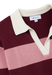 Strick-Polo-Sweater mit burgunderfarbenen und rosa horizontalen Streifen, weißem Kragen und Etikett mit Marke und Größe S.