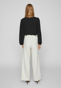 VILA VIVARONE WIDE - Bukser - white sand