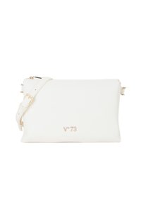 Borsa a tracolla bianca in pelle con una texture liscia, logo impresso in oro e una tracolla regolabile con dettagli in oro.