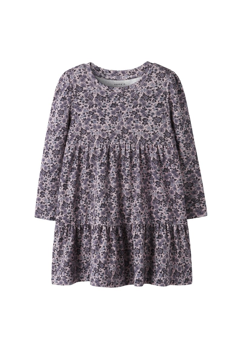 Langärmliges rosa Kleid mit dunklem Blumenmuster, geraffter Taille und mehrstufigem Rüschensaum, entworfen für Kinder.