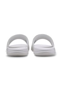 Sandales blanches au design lisse et arrondi. Ouvertes à l'arrière et à l'avant avec une semelle intérieure texturée et une semelle à profil bas. Apparence simple et minimaliste.