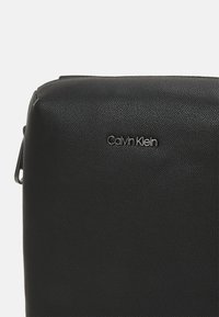 Calvin Klein FLATPACK - Borsa a tracolla - black