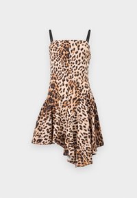 Rochie fără mâneci cu imprimeu leopard, bretele subțiri negre și tiv asimetric evazat, pe un fundal simplu.