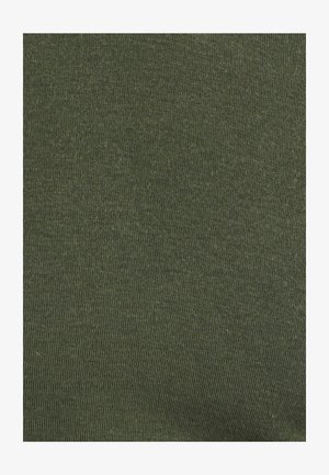 Tessuto a coste di un verde oliva scuro, caratterizzato da una texture liscia e un motivo uniforme, adatto a varie applicazioni nel settore dell'abbigliamento.