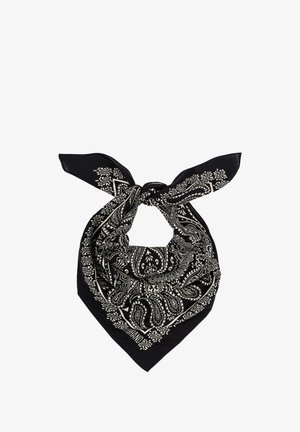 Czarna chustka w białe wzory paisley, w kształcie trójkąta, jedwabista w dotyku, z węzłem na górze, tworzącym pętlę.