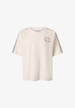 Wit T-shirt met korte mouwen en ronde hals, rood omlijnd logo op de borst en merkstreep accenten langs de mouwen.
